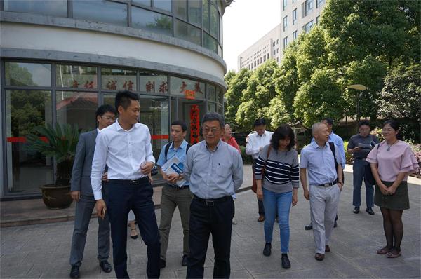 中國（海南）改革發(fā)展研究院院長、國務院發(fā)展研究中心企業(yè)所所長領導一行來我司調研工作